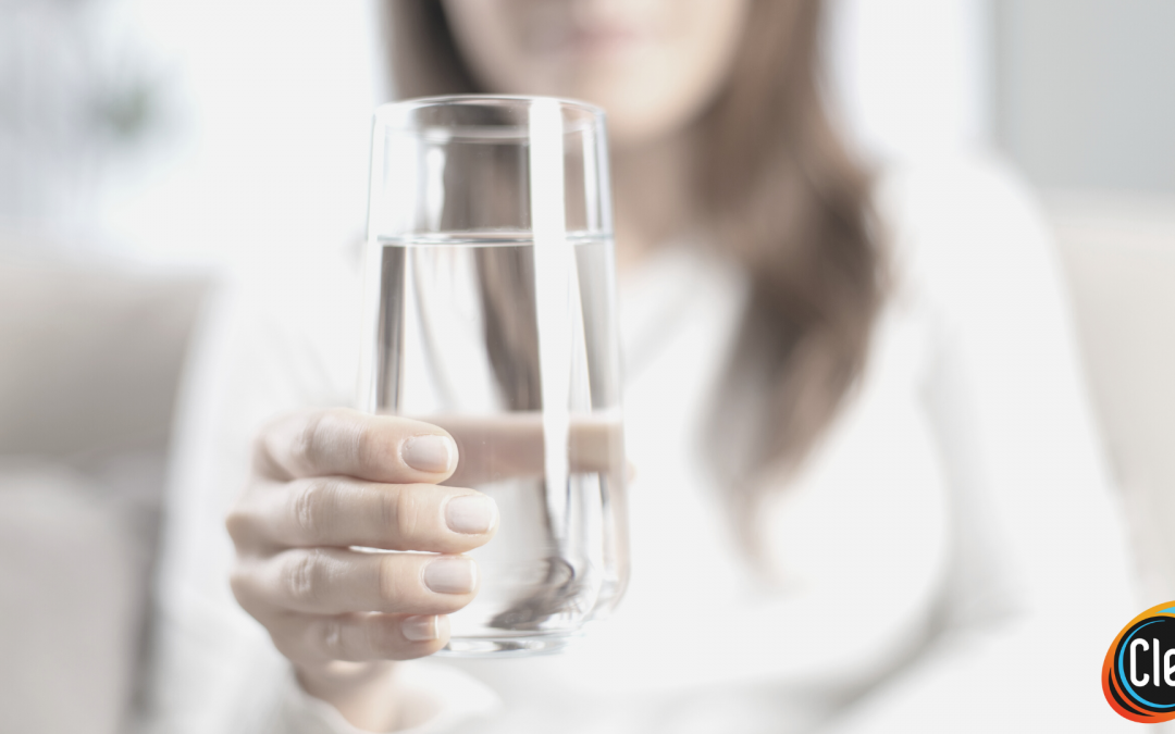 8 Manfaat Air Putih untuk Wajah, Bukan Hanya Bikin Glowing!