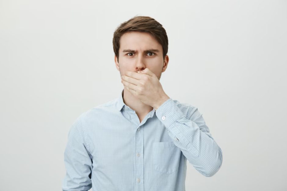 7 Cara Menghilangkan Bau Mulut Secara Alami, Napas Lebih Segar!