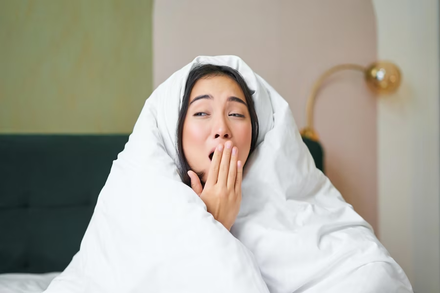 https://www.freepik.com/free-photo/close-up-funny-sleepy-girl-asian-woman-yawns-after-waking-up-early-morning-covers-herself-with-bl_36504944.htm#query=lazy&position=0&from_view=search&track=sph