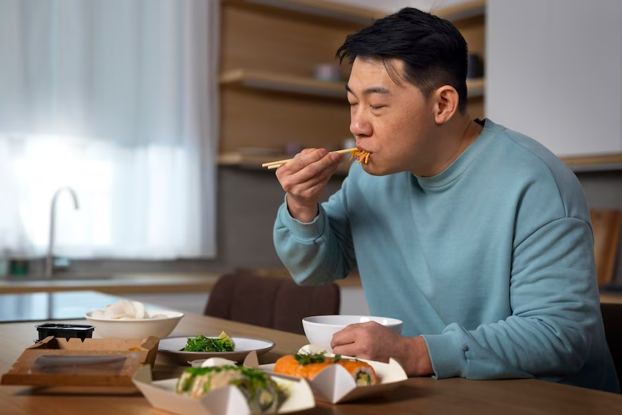 https://www.freepik.com/free-photo/medium-shot-man-eating-asian-food_40132947.htm#query=eating%20slowly&position=12&from_view=search&track=ais