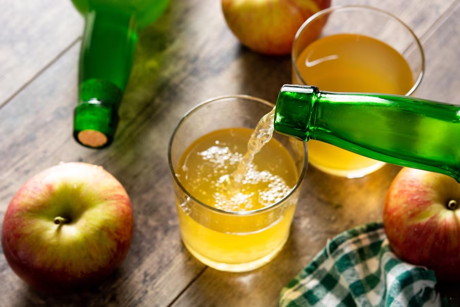 https://www.freepik.com/free-photo/apple-cider-drink-wooden-table_21233682.htm#query=apple%20cider%20vinegar%20pouring&position=1&from_view=search&track=ais