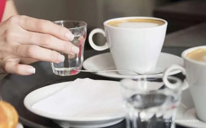 5 Manfaat Minum Air Putih setelah Ngopi, Bisa Cegah Gigi Kuning